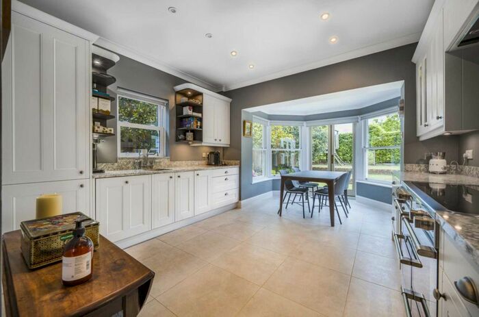 5 Bedroom Detached House For Sale In Hazel Grove, Henley On Thames, RG9