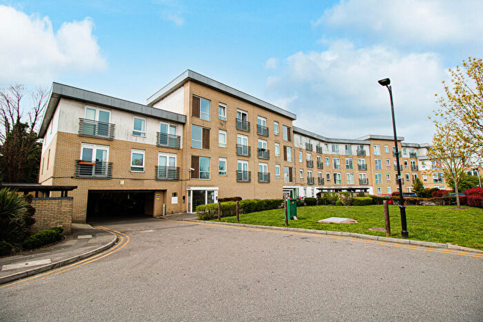 2 Bedroom Flat For Sale In Station Avenue, Southend-on-sea, SS2