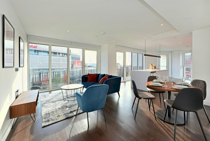 2 Bedroom Flat To Rent In Lincoln Apartments, Fountain Park Way, White City, London, W12