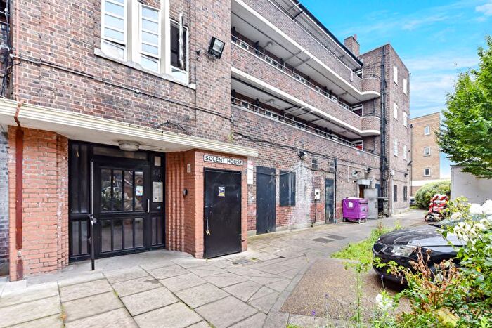 3 Bedroom Flat To Rent In Solent House, Ben Jonson Road, Stepney, E1