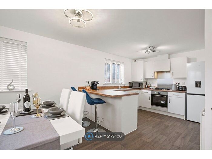 3 Bedroom Semi-Detached House To Rent In Lyncoln Drive, Lowestoft, NR32