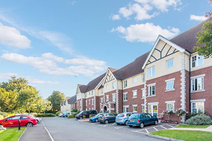 1 Bedroom Apartment To Rent In Wavertree Court, Horley, RH6