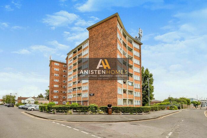 1 Bedroom Flat To Rent In Curzon Crescent, Barking, Essex, IG11