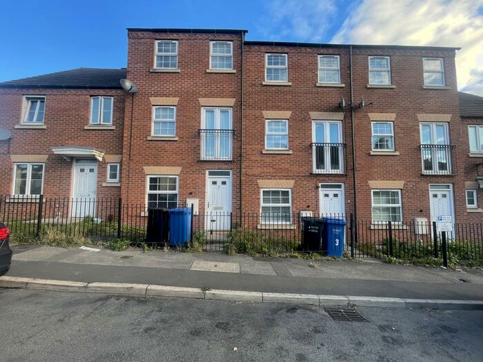 3 Bedroom House To Rent In Richmond Gardens, Hardwick Street, Chesterfield, S41