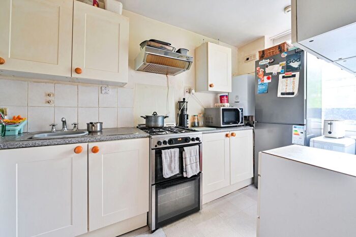 2 Bedroom Flat For Sale In Dickens Estate, Bermondsey, London, SE16