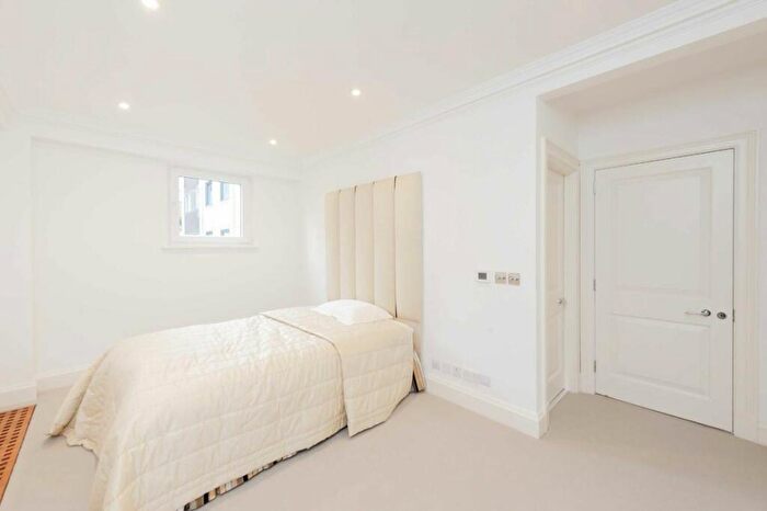 3 Bedroom Flat To Rent In Trig Lane, Norfolk House, EC4V