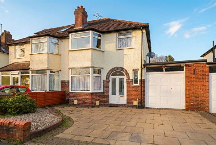 3 Bedroom Semi Detached House For Sale In Stanway Road, Shirley, B90