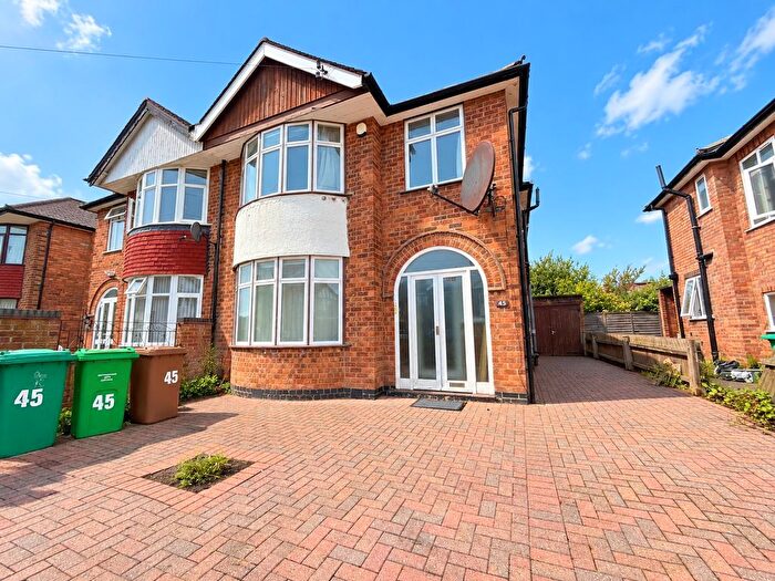 4 Bedroom Semi-Detached House To Rent In Hollinwell Avenue, Nottingham, NG8
