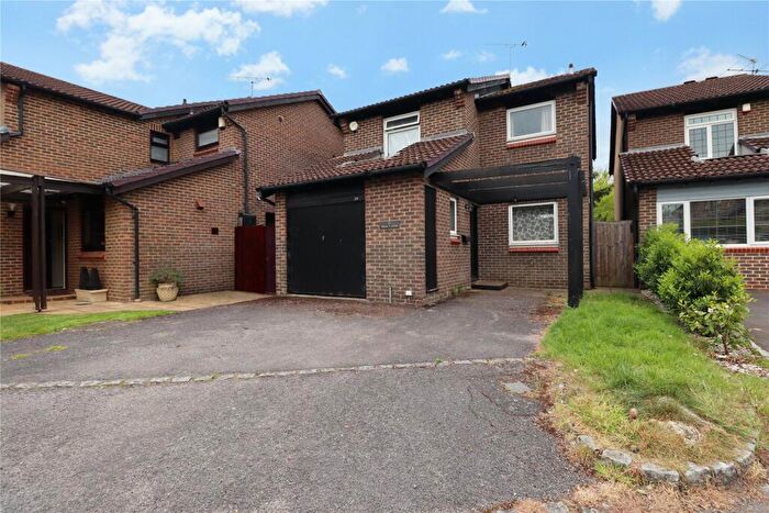 4 Bedroom Detached House For Sale In Willowmead Close, Woking, Surrey, GU21