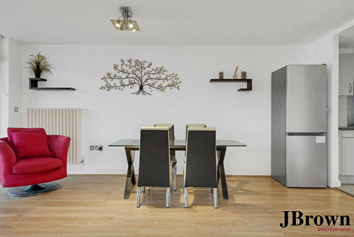 2 Bedroom Apartment For Sale In Western Beach Apartments, Hanover Avenue, London, E16