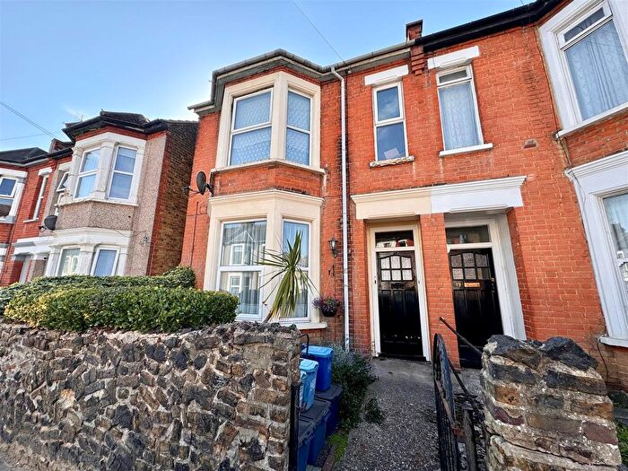 2 Bedroom Flat To Rent In Stromness Road, Southend-On-Sea, SS2