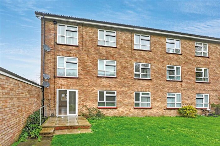 2 Bedroom Flat For Sale In Harrington Court, Hertford Heath, Hertford, SG13