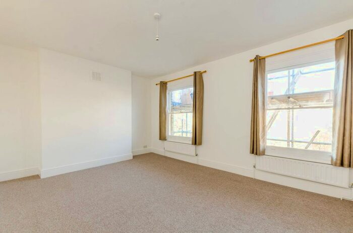 2 Bedroom Flat To Rent In Lilford Road, Camberwell, London, SE5
