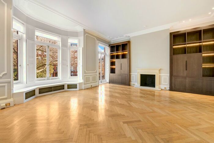 3 Bedroom Flat To Rent In Lennox Gardens, Knightsbridge, SW1X