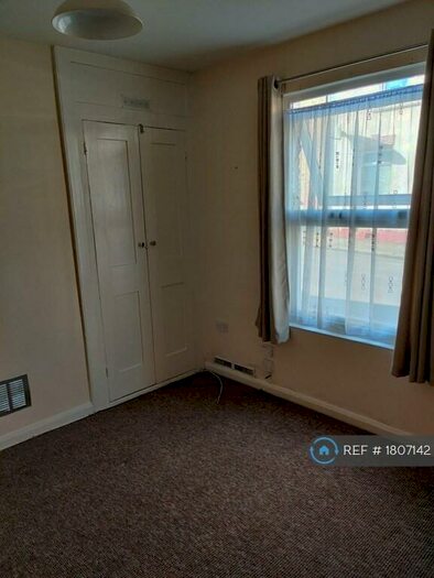 1 Bedroom Flat To Rent In Longley Road, Rochester, ME1