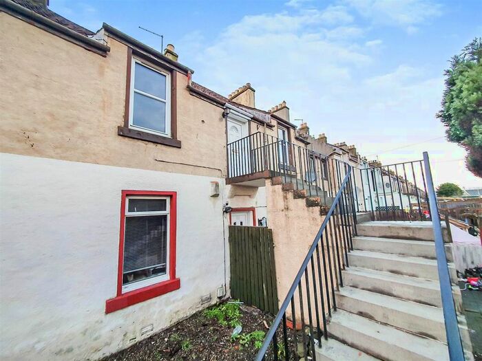 2 Bedroom Flat To Rent In Forth Street, Methil, Leven, KY8
