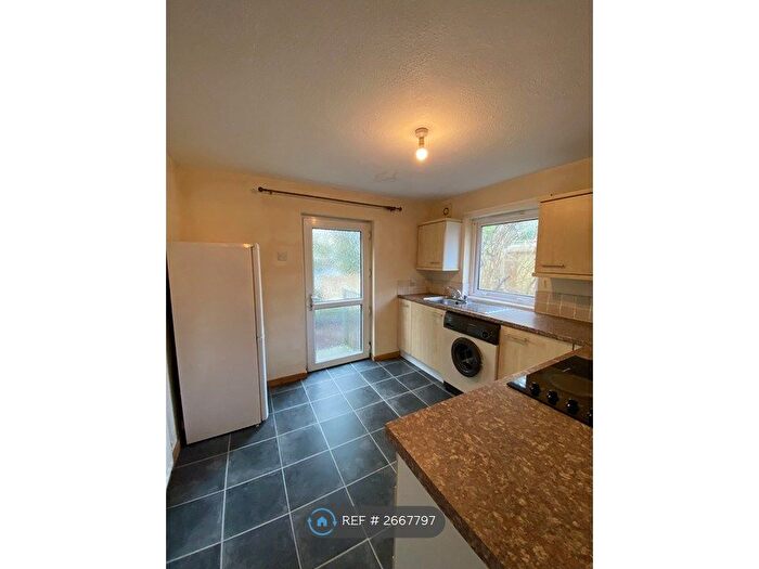 2 Bedroom Flat To Rent In Parade Road, Carmarthen, SA31