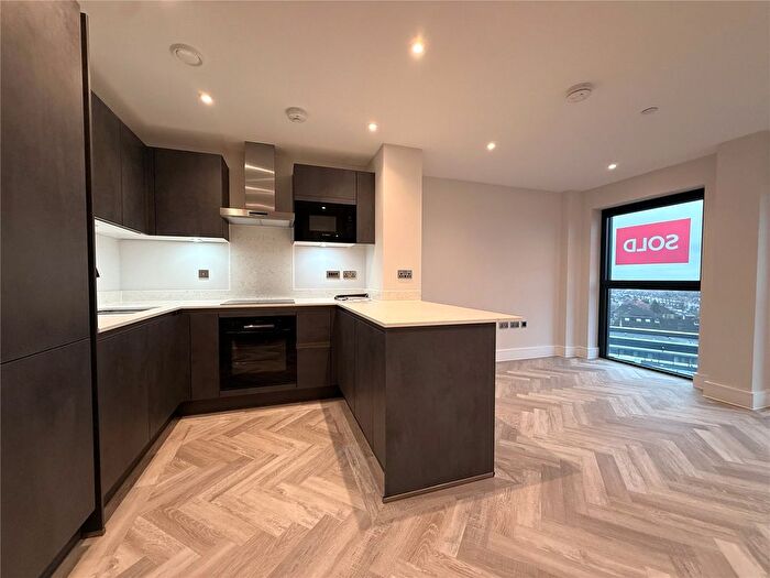 1 Bedroom Flat To Rent In Cockfosters Road, Cockfosters, Barnet, EN4