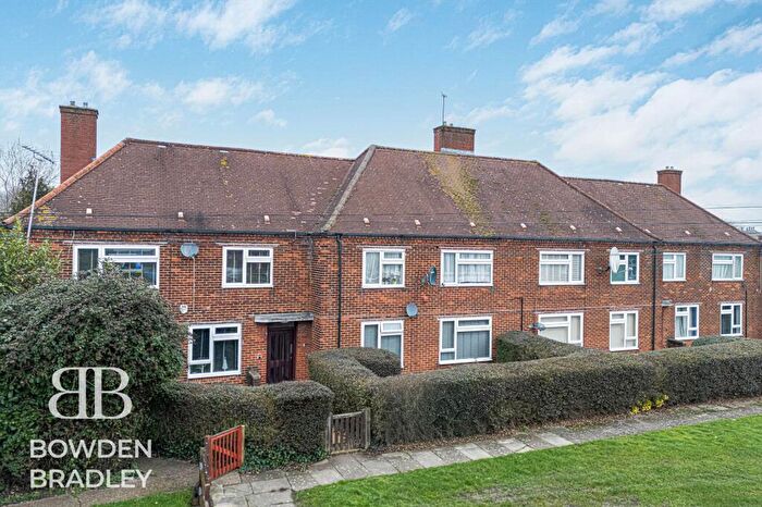 2 Bedroom Flat For Sale In Pollard Close, Chigwell, IG7