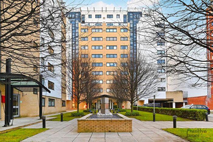 1 Bedroom Apartment To Rent In Ocean Wharf, Westferry Road, London, E14