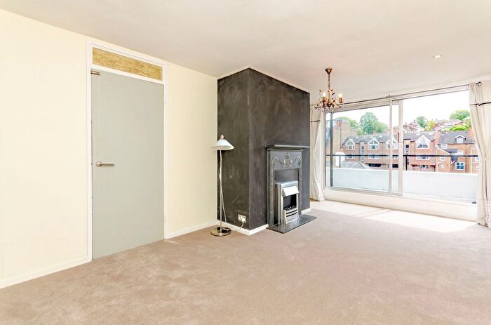 1 Bedroom Flat For Sale In Eastgate Gardens, Guildford, GU1