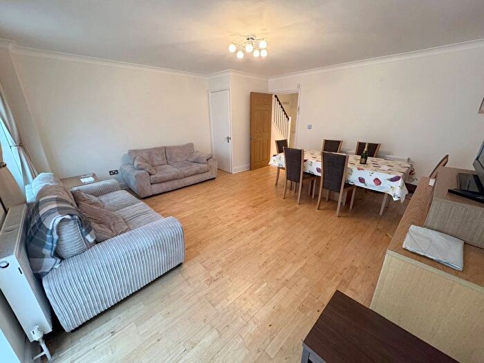 4 Bedroom End Of Terrace House To Rent In Meadowgate Close, Mill Hill, London, NW7