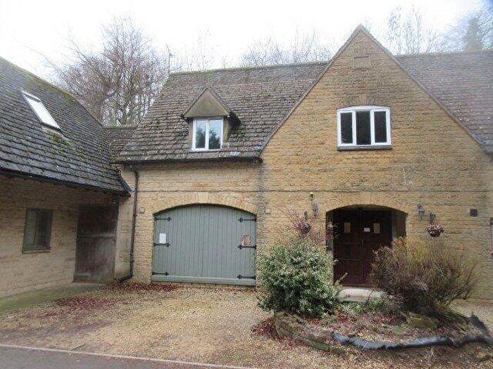 2 Bedroom Flat To Rent In Burford Road, OX7