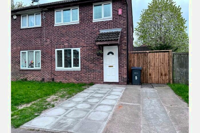 3 Bedroom Semi-Detached House To Rent In Fitters Mill Close, Birmingham, B5