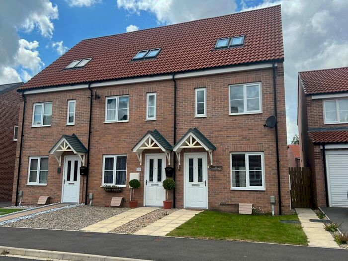 3 Bedroom Town House To Rent In Lavender Way, Easingwold, York, YO61