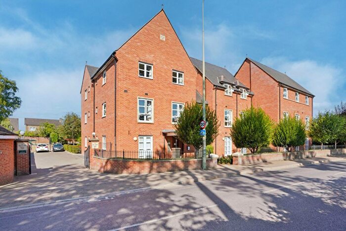 1 Bedroom Flat For Sale In Wootton Road, Fleur De Lis, OX14