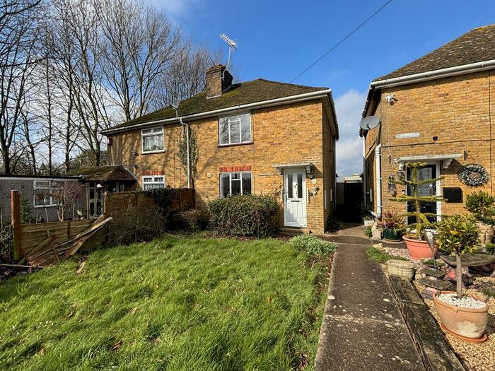 3 Bedroom Property For Sale In Leaveland Cottages, Leaveland, Faversham, Kent, ME13