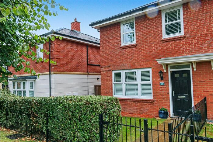 3 Bedroom Semi-detached House For Sale In Lime Way, Shenley, WD7
