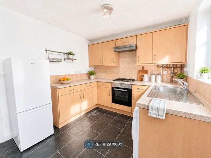 4 Bedroom Semi Detached House To Rent In Trellick Walk, Bristol, BS16