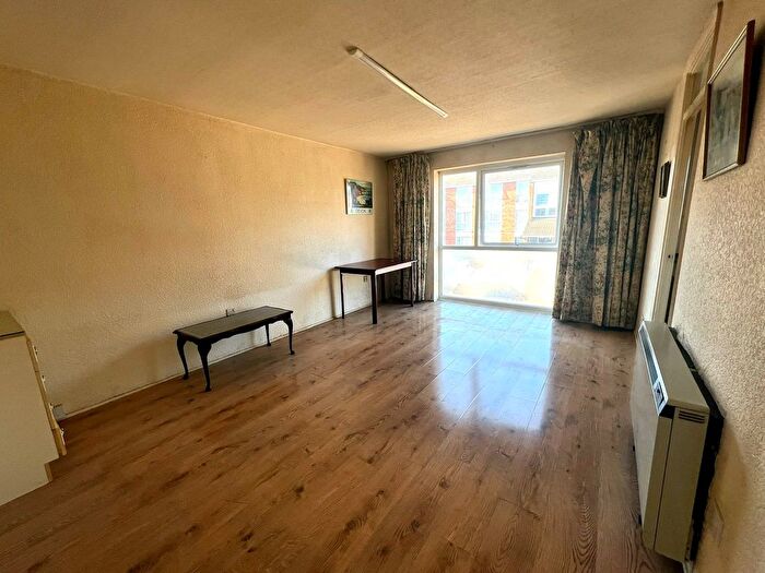 2 Bedroom Flat To Rent In Lynn Road, Ilford, Essex, IG2