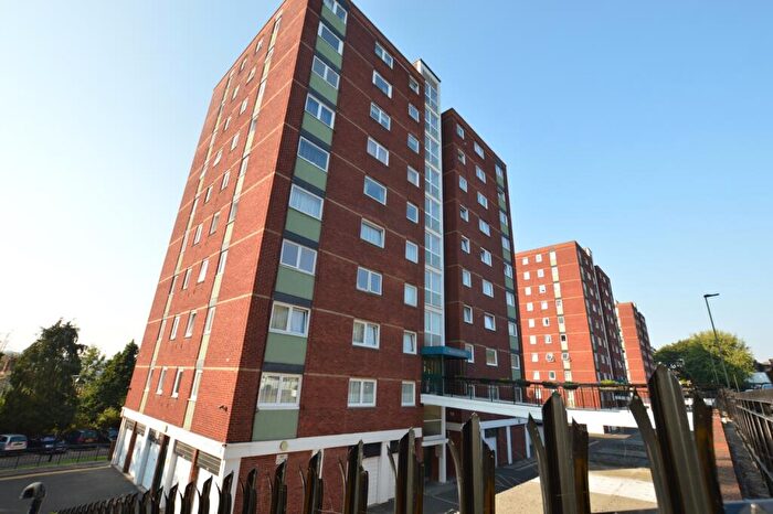 2 Bedroom Flat To Rent In Porchester Mead Beckenham, BR3