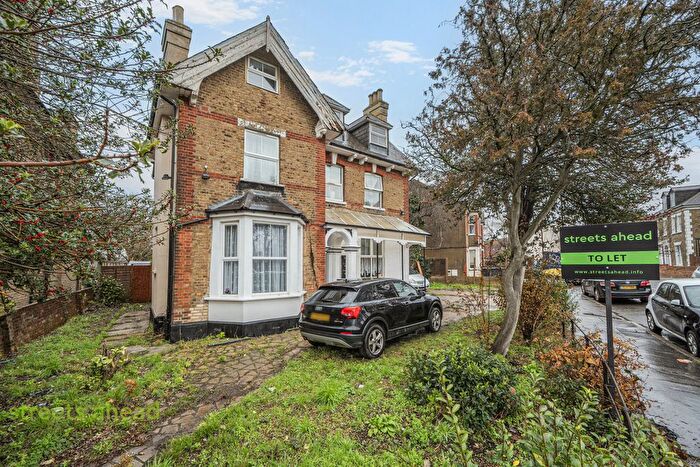 2 Bedroom Flat To Rent In St. Pauls Road, Thornton Heath, CR7