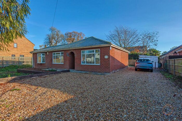 2 Bedroom Detached Bungalow For Sale In Peterborough Road, Crowland, Peterborough, PE6