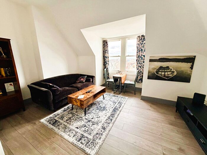 1 Bedroom Flat To Rent In Vineyard Hill Road, Wimbledon, London, SW19