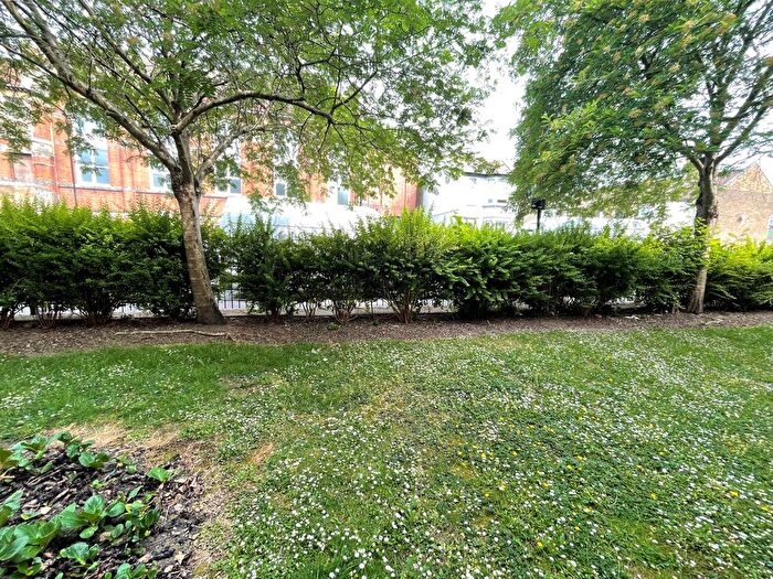 2 Bedroom Flat To Rent In Brook Court, London, E17