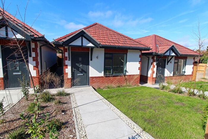 1 Bedroom Detached Bungalow For Sale In Granville Road, Poole, BH12