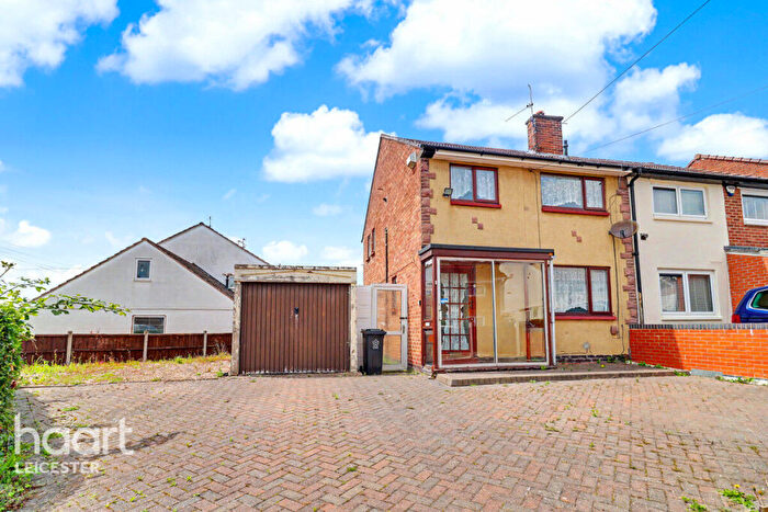 3 Bedroom Semi Detached House For Sale In Kinsdale Drive, Leicester, LE5