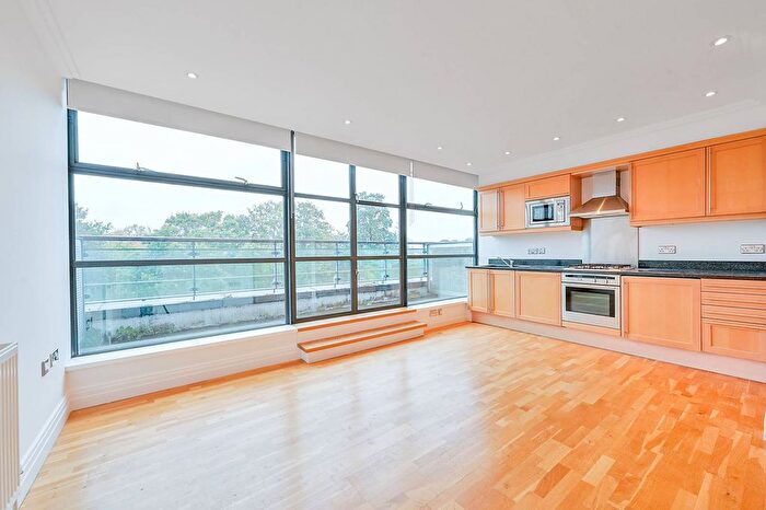2 Bedroom Flat To Rent In Point Wharf Lane, Brentford, Brentford, TW8