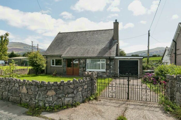 3 Bedroom Detached House For Sale In Penisarwaun, Caernarfon, Gwynedd, LL55