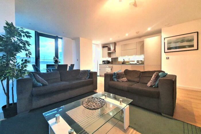 2 Bedroom Apartment To Rent In Stratosphere Tower, Stratford, E15
