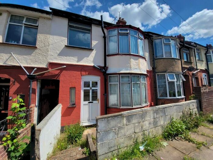 3 Bedroom Terraced House To Rent In Harcourt Street, LU1