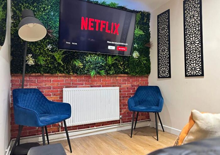 5 Bedroom Semi Detached House To Rent In Bed Student House - Rushmead Close, Ukc, CT2