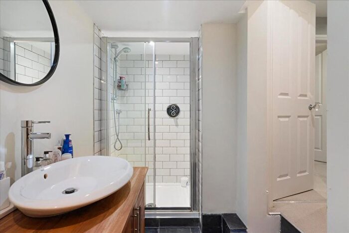 2 Bedroom Flat For Sale In Fulham Park Gardens, Fulham, London, SW6