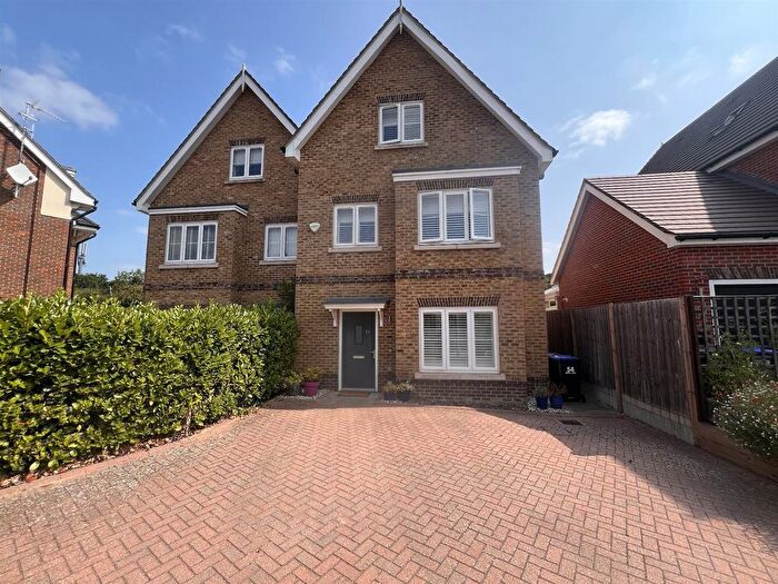 3 Bedroom Semi-Detached House For Sale In Oaks Lane, Great Bookham, KT23