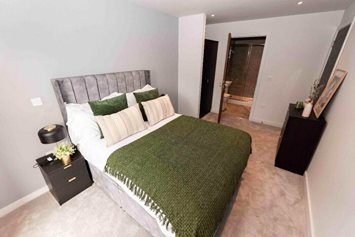 2 Bedroom Apartment To Rent In Cross Lane, Manchester, Greater Manchester, M5