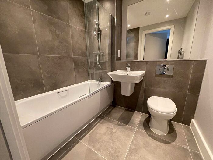 2 Bedroom Flat To Rent In Regent Plaza Block B, Oldfield Road, Salford, M5